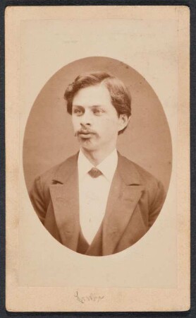 Porträt Erwin Hacker : Porträt Erwin Hacker. Visitfoto, Brustbild im Oval