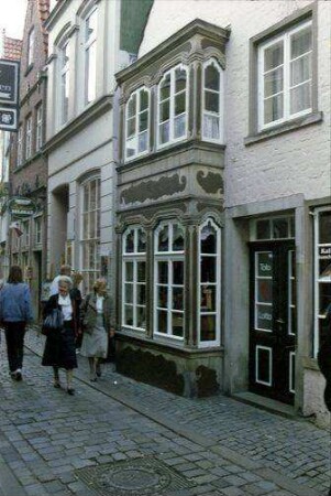 Bremen: Gasse, Tür und Erker
