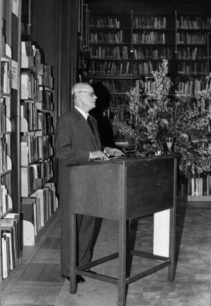 Ludwig Heinrich Heydenreich bei einer Ansprache im Zentralinstitut für Kunstgeschichte in München