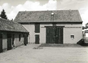 Medingen, Weixdorfer Straße 5. Bauernhof (1801/1850). Hofansicht der Scheune