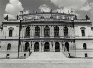 Das Nationaltheater in Prag