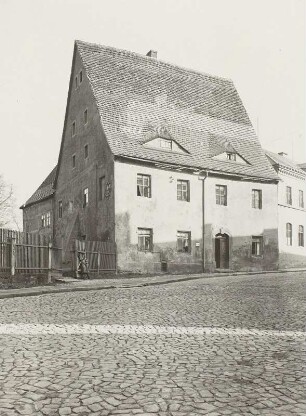 Wohnhaus : Freiberg (Sachsen), Wohnhaus mit dem Relief der hl. Dreifaltigkeit am Giebel am nördlichen Ende der Pfarrgasse
