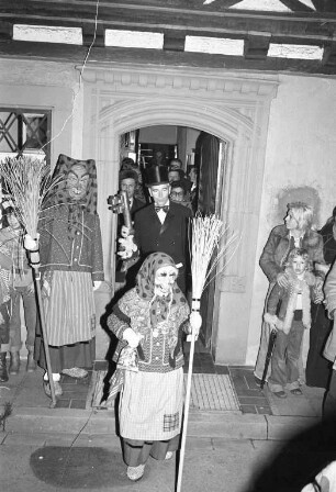 Machtübernahme im Grötzinger Rathaus durch die Hottscheck-Hexen
