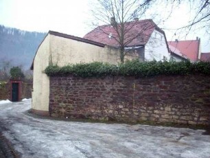 Kirchhofmauer im Südwesten vom Ort