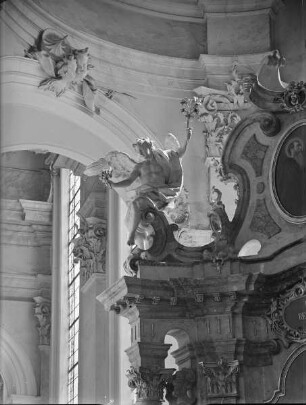 Sitzende Engelsstatue auf dem Sankt Gallus Altar