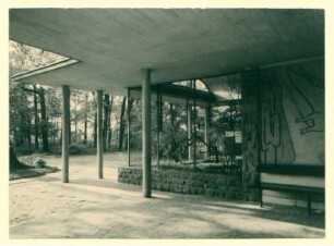 Tierpark Berlin Vogelhalle nahe der Flamingobucht