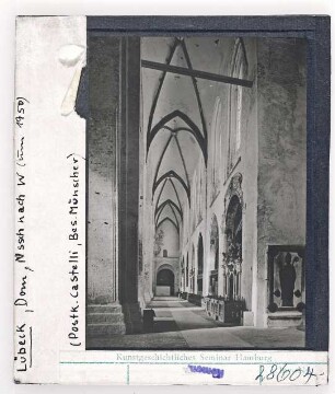 Lübeck: Dom, Nordseitenschiff nach Westen. Foto um 1950
