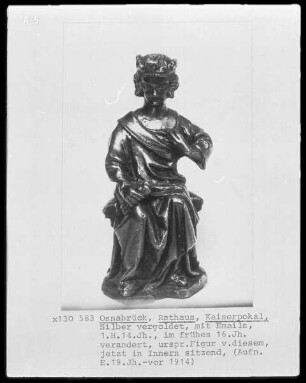 Figur aus dem Inneren des Pokals