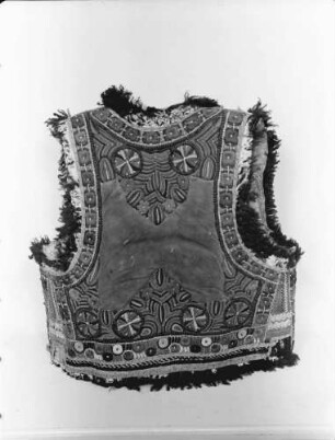 Bukarest: Museum Minovici, Bauernlammfelljacke, aus dem Banat, Rücken