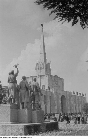 Blick auf den sowjetischen Pavillon der Leipziger Herbstmesse 1954
