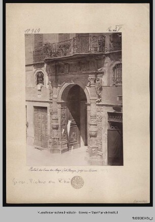 Reliefiertes Portal (Porta Stanga)