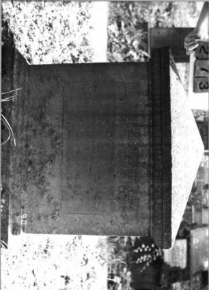 Grabstein 273 (Index: 99791438) Maße HxBxT: 120x130x33 cm Besonderheit: zweite Hälfte nicht belegt > siehe freie Kommentierung: Grabstein 273