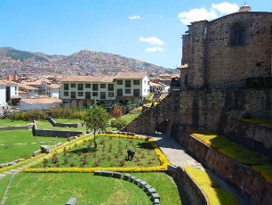 Cusco - Kloster Santo Domingo : Auf den Mauern eines alten Inka-Palastes wurde das Kloster Santo Domingo erbaut. Aufgenommen am 2. September 2011 in der einstigen Inka-Hauptstadt Cusco