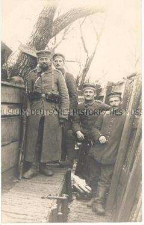 Soldaten im Unterstand