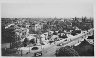 Dresden-Neustadt, Albertplatz. Ansicht mit Albert-Theater und Eschebach-Villa vom Hochhaus (Verwaltungsgebäude der Verkehrsbetriebe). Blick nach Südost