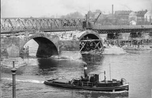 Augustusbrücke, Abbruch, 1908. Blick auf Relikt der alten Augustusbrücke