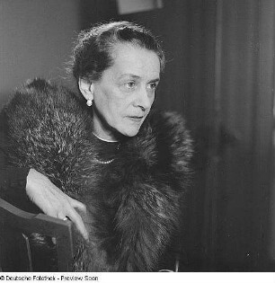 Porträt Kammersängerin Prof. Elisa Stünzner