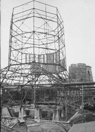 Industrie-Kraftwerk. Zerstörter Kühlturm : Lauta (Niederlausitz). Industrie-Kraftwerk. Zerstörter Kühlturm