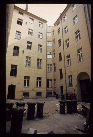 Diapositiv: Leuschnerdamm 25, Waldemarstr. 19-21, Juli 1984