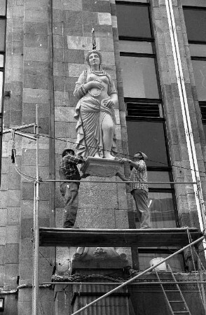 Renovierung der Fassade von Kaufhaus Karstadt