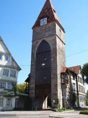 Stadtbefestigung - Torturm (Schmiedtturm) von Süden (Stadtseite) mit Durchfahrt und zugesetzter Innenseite