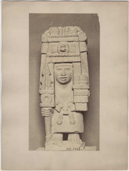 Large stone figure of the corn goddess from the Uhde Collection, with chicauaztli in her right hand and corn on the cob in her left. Height: 68 cm, width: 27 cm, depth: 14 cm