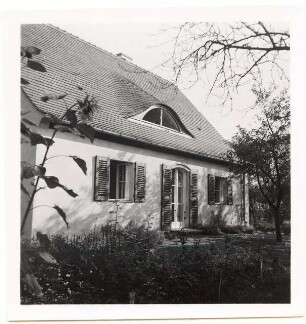 Siedlung Lendelsches Gelände, Potsdam-Bornstedt Wohnhaus Hammerbacher: Wohnhaus Gartenseite im Sommer