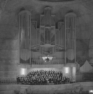 Dresden. Kreuzkirche. Inneres zur Orgelempore mit Kreuzchor und neuer Orgel