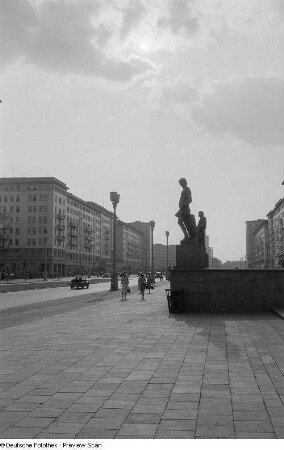 Teilansicht der Stalinallee