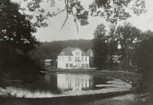 Originalabzug mit Motiv Sog. Mühlenhaus, Am Mühlenteich 1, in Doberan", mit Stiften auf Untergrund befestigt