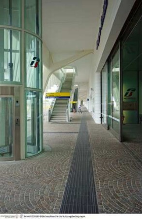 Stazione di Reggio Emilia AV Mediopadana, Eingangsbereich zum Bahnhof