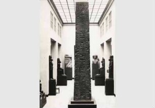 Blick in den Amarnahof im Neuen Museum nach dem Umbau des Griechischen Hofes