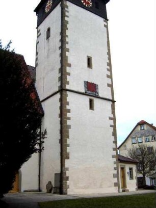 Kirchturm von Süden (untere Geschosse Romanisch - Glockenstube spätgotisch erneuert) in Übersicht