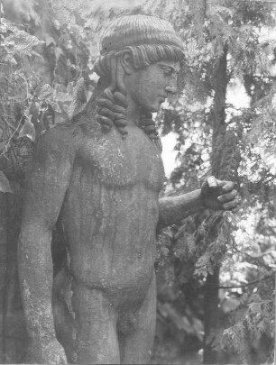 Apoll : Statue eines Apoll (vielleicht dem "Kasseler Apoll" (um 460 v. Chr.) nachempfunden) in einem Garten (vielleicht in Dresden)