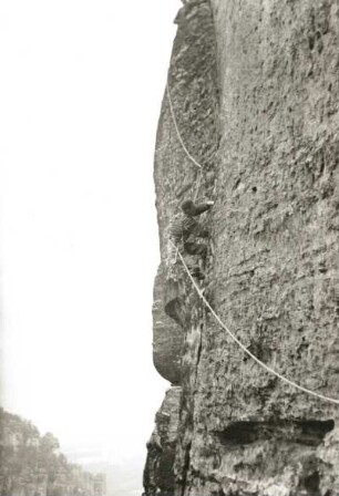 Sächsische Schweiz. Affensteine, Frienstein. Seilschaft K. Gonda/G. Junghans u.a. an der Westkante (VIIc). 2. Begehung, 27.8.1948