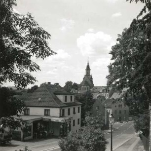 Oederan, Freiberger Straße. Blick vom Alten Hospital nach West gegen Stadtkirche St. Marien