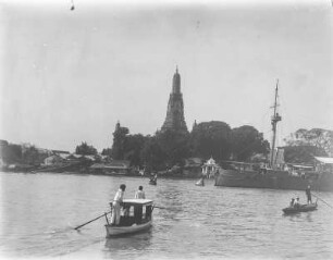 Tempelanlage : Boote auf dem Weg zum Tempel