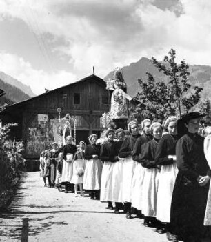 Kärnten, St. Lorenzen im Lesachtal, Fronleichnams-Prozession in der Volkstracht des Lesach-Tales