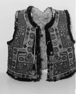 Bukarest: Museum Minovici, Bauernlammfelljacke, aus dem Banat, vorn
