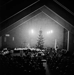 Weihnachtskonzert: Veranstalter Städtischer Musikkreis: Oldesloer Männerchor von 1844, Oldesloer Singakademie von 1946, Orchester und Bläsergruppe der Theodor-Mommsen-