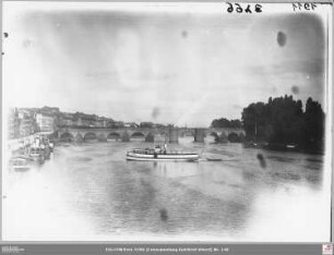Ausflugsboot "Goethe" vor Alter Brücke und Maininsel