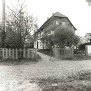Daubitz (Rietschen-Daubitz), Schulgasse 13. Pfarrhaus (1767). Eingangs- und Giebelseite