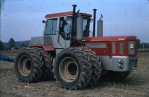 Fotografie: Traktor, Allradtraktor, Großtraktor, Zwillingsreifen