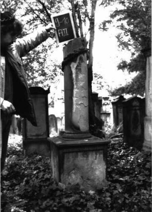 Grabstein A II/9/10
