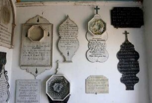 Frankreich. Bretagne. Cotes d Armor. Perros Hamon. Kapelle 1770. Tafeln der auf See verschollenen Seeleute in der suedlichen Vorhalle