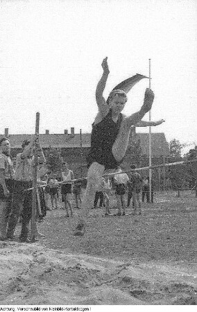 Dresden, Kindersport, Turnübungen in der 32. POS Paul Gruner, Jugendgruppe der BSG Aufbau Dresden-Mitte, Waldlauf am Pionierpalast "Walter Ulbricht", Mutter- und Kindersport des Sportclub (SC) Einheit Dresden-Mitte, Abnahme des Sportabzeichens, Schulsport, u.a., Dezember 1956