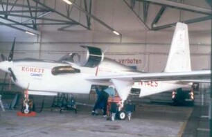 Oldenburg. Hangar des Flugplatzes - das STRATOLAB. Höhenmeßflugzeug für Forschungsprojekte in der Troposphäre und der unteren Stratosphäre