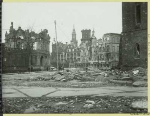 Dresden, Sophienstraße : Dresden-Altstadt. Sophienstraße. Schloßruine, Ansicht von Südwesten nach der Zerstörung 1945