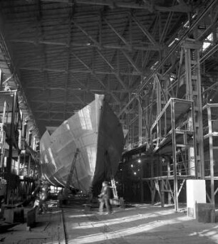 Schiffsbauhalle des volkseigenen Betriebs Mathias Thesen Werft