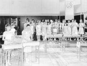 Musikdarbietung zum "Fest des Friedens und der Freundschaft" der DSF anlässlich des 70. Jahrestages der Oktoberrevolution in Berlin (Ost)